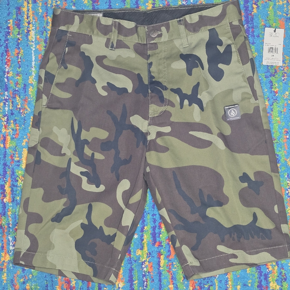 NWT Mens Volcom Monty Camo Shorts 22 Length Size 28